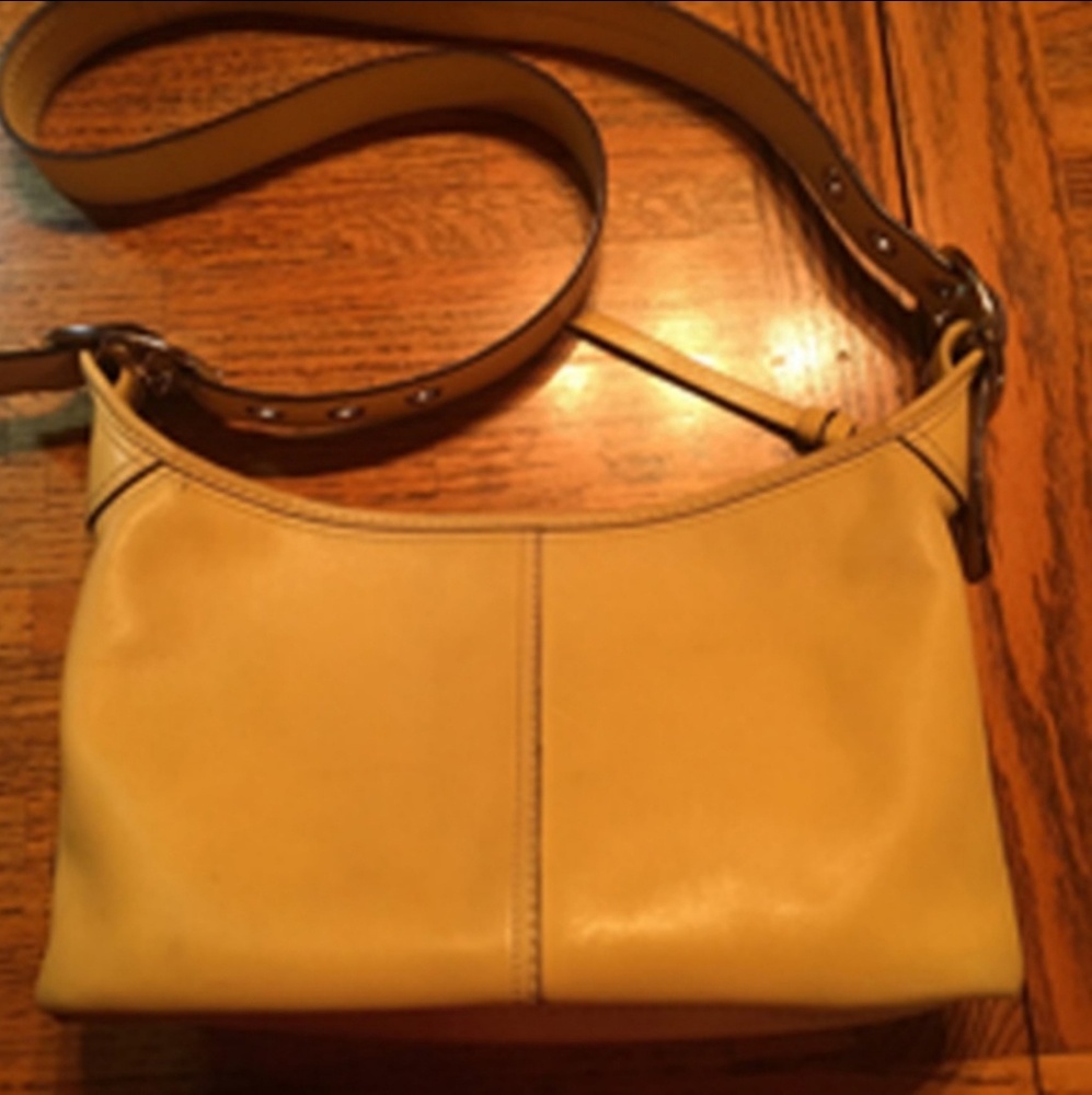 Coach, yellow shoulder bag.